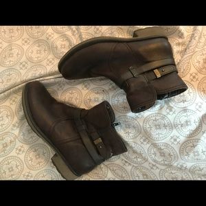 Brown ankle boots (never worn)